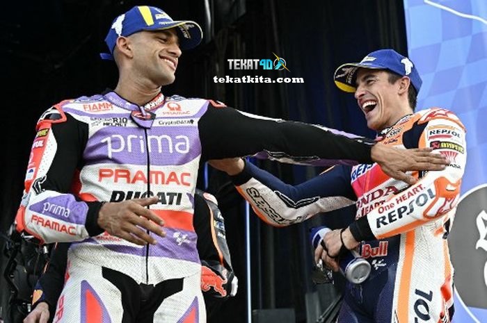 Sementara itu, Marc Marquez yang baru menjajal motor Ducati menunjukkan performa positif dengan sempat menduduki posisi pertama