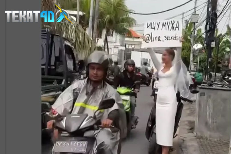 Viral Aksi Wanita Turis Asing Bawa Papan Pengumuman Cari Jodoh di Jalanan Bali